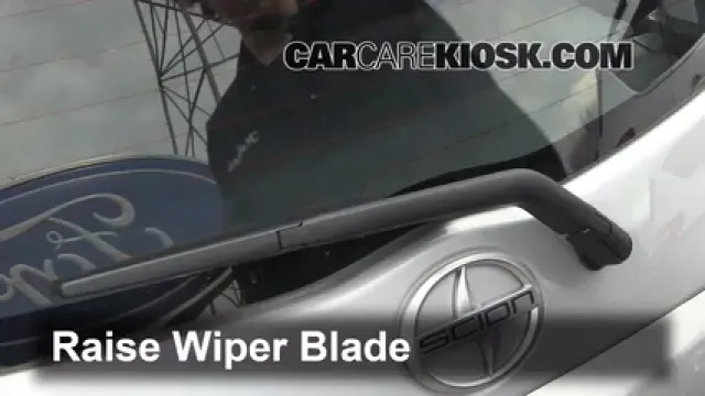 2004 Scion xA 1.5L 4 Cyl. Escobillas de limpiaparabrisas trasero Cambiar escobillas de limpiaparabrisas